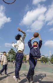 2016 赛季回顾：小熊队主帅麦登在夺冠游行中高喊“我们要连霸”